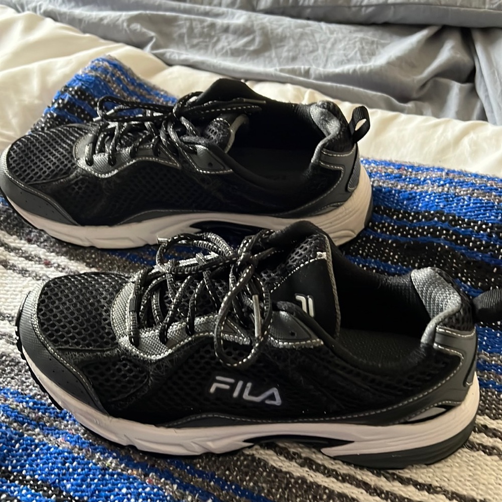 Fila Women’s Black Size 10 Tennis Shoes